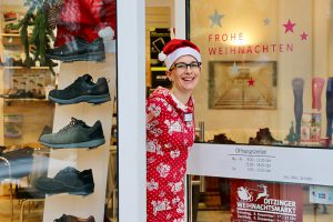 Weihnachtswichtel Salima Hanle-Schaller freut sich auf Ihren Besuch!