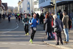 Marc Schaller (Startnummer 1022) beim Silvesterlauf 2019